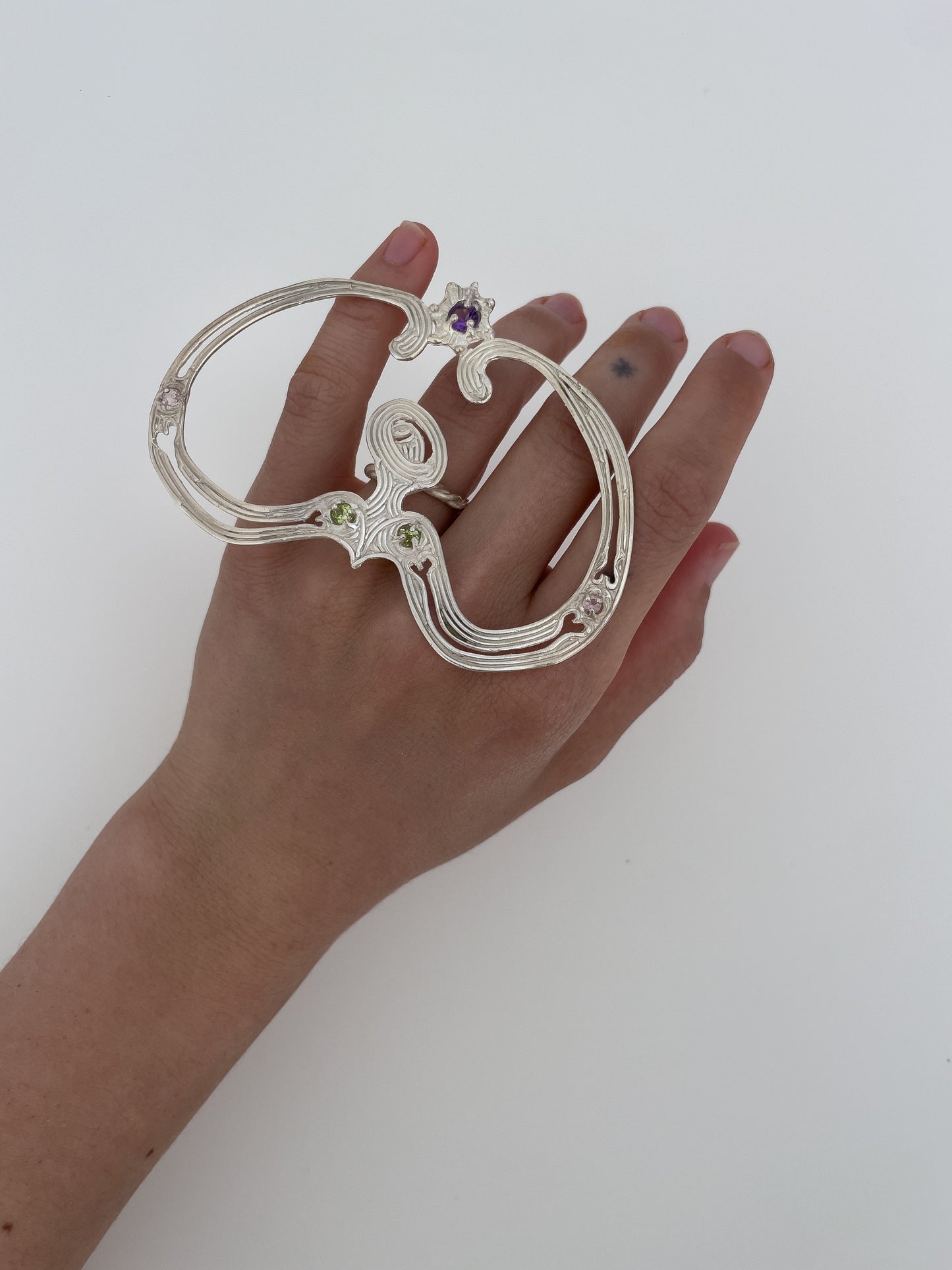 Hands Up Ring (rose quartz)